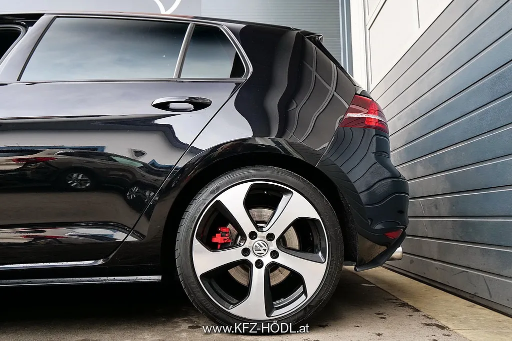 Volkswagen Golf GTI 2,0 TSI Performance Image 8