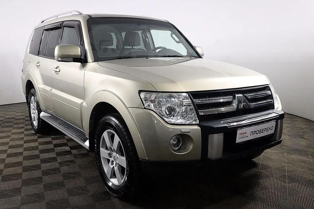 Mitsubishi Pajero Image 3